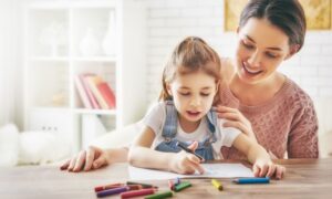 Profundizando en el tema de cómo educa la familia