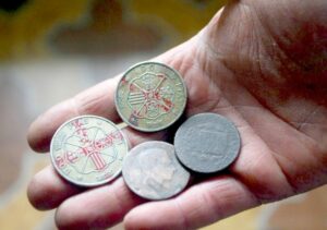 Todas las monedas tienen dos caras: cara y cruz